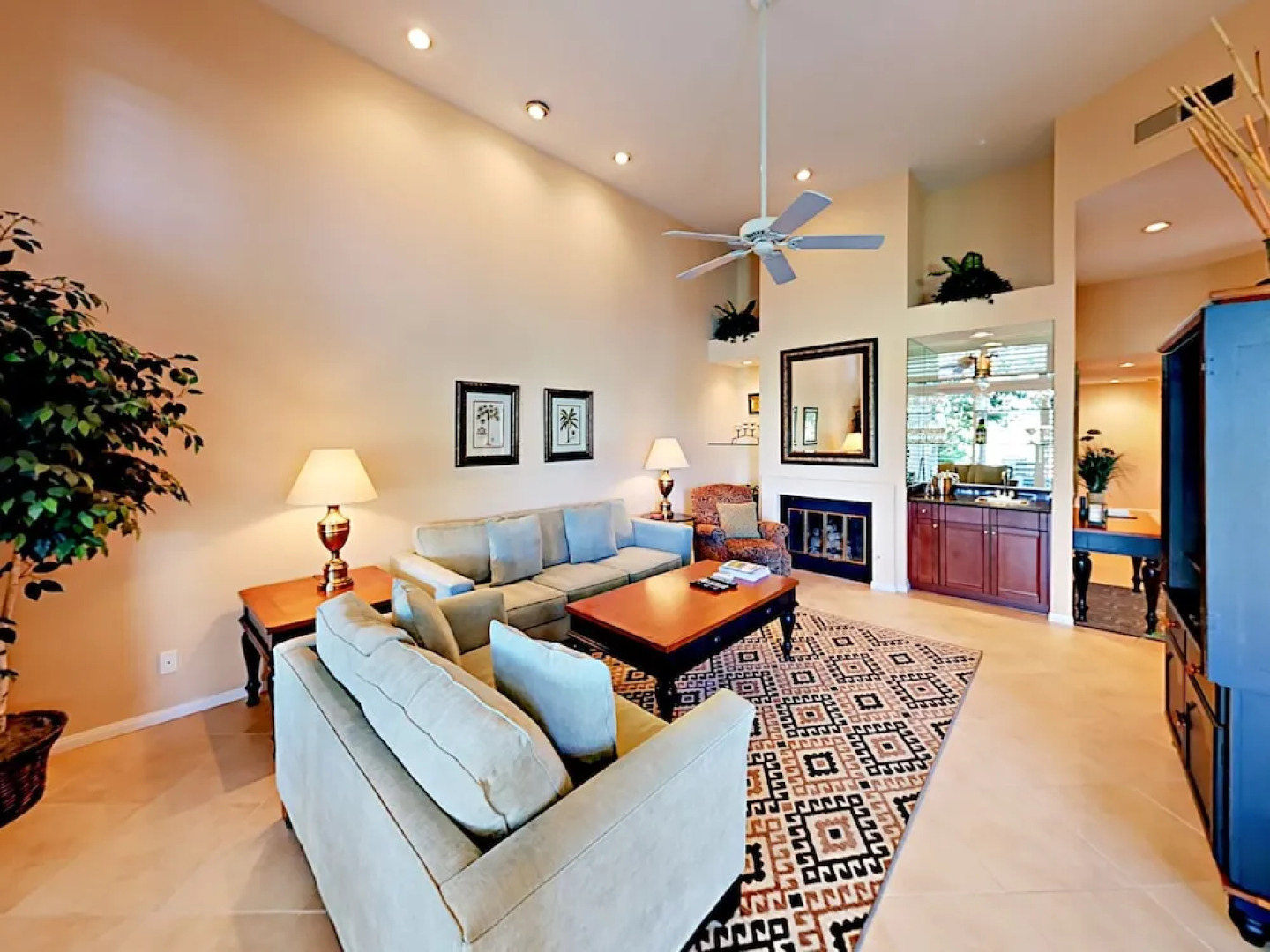 Oak Tree Condominium 3 Bedrooms 2 Bathrooms Condo