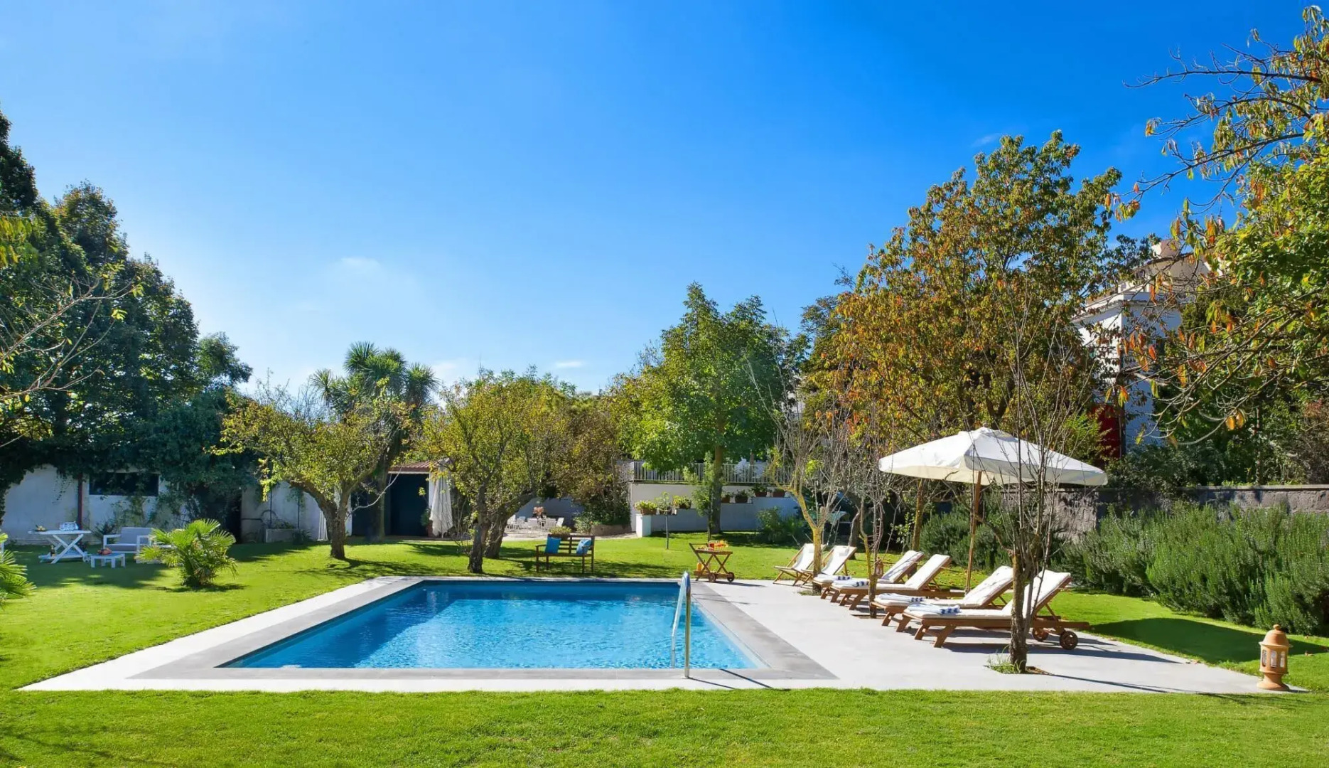 La Casa Bianca Pool And Garden