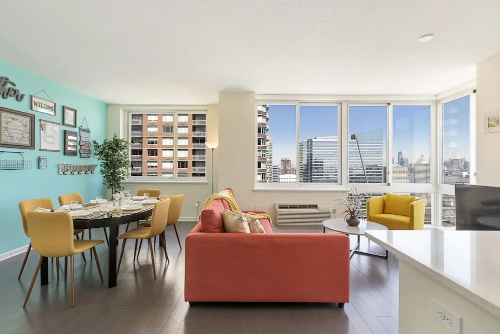 Skyline Luxury Home Suites at Newport