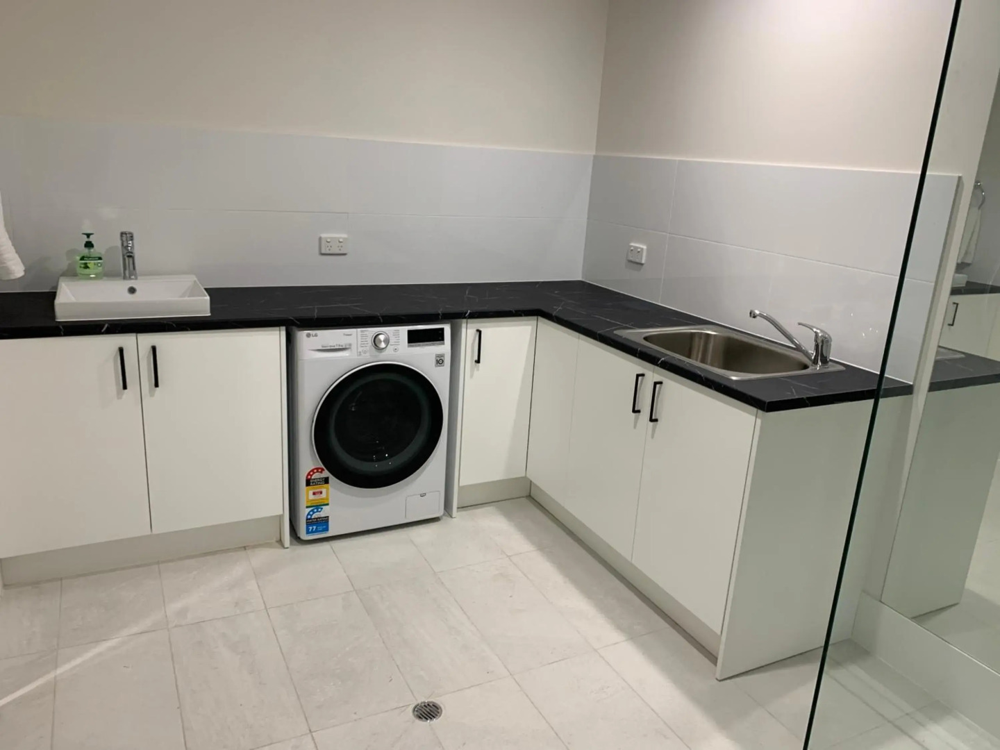 Beachside & Jetty View Apartment 4 - First Mate Apartment