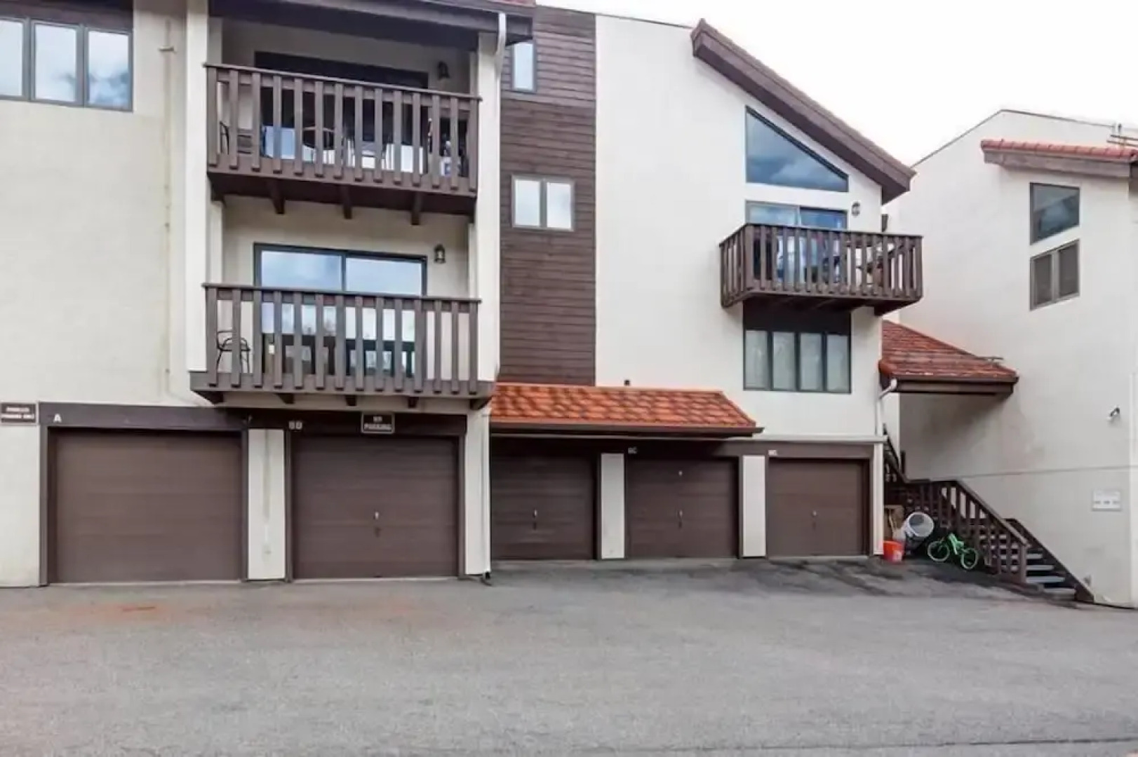 2-225 Eagle Dr Unit 8B Summer Only