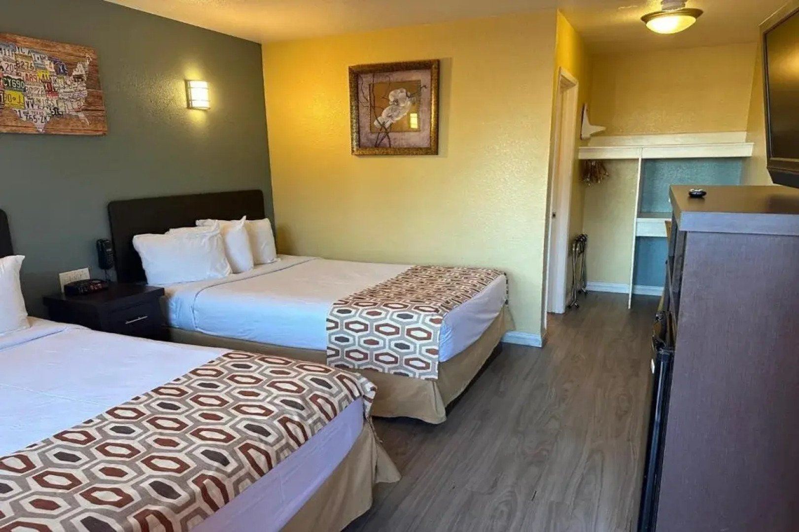 Hotel Avenida - Oceanside Camp Pendleton