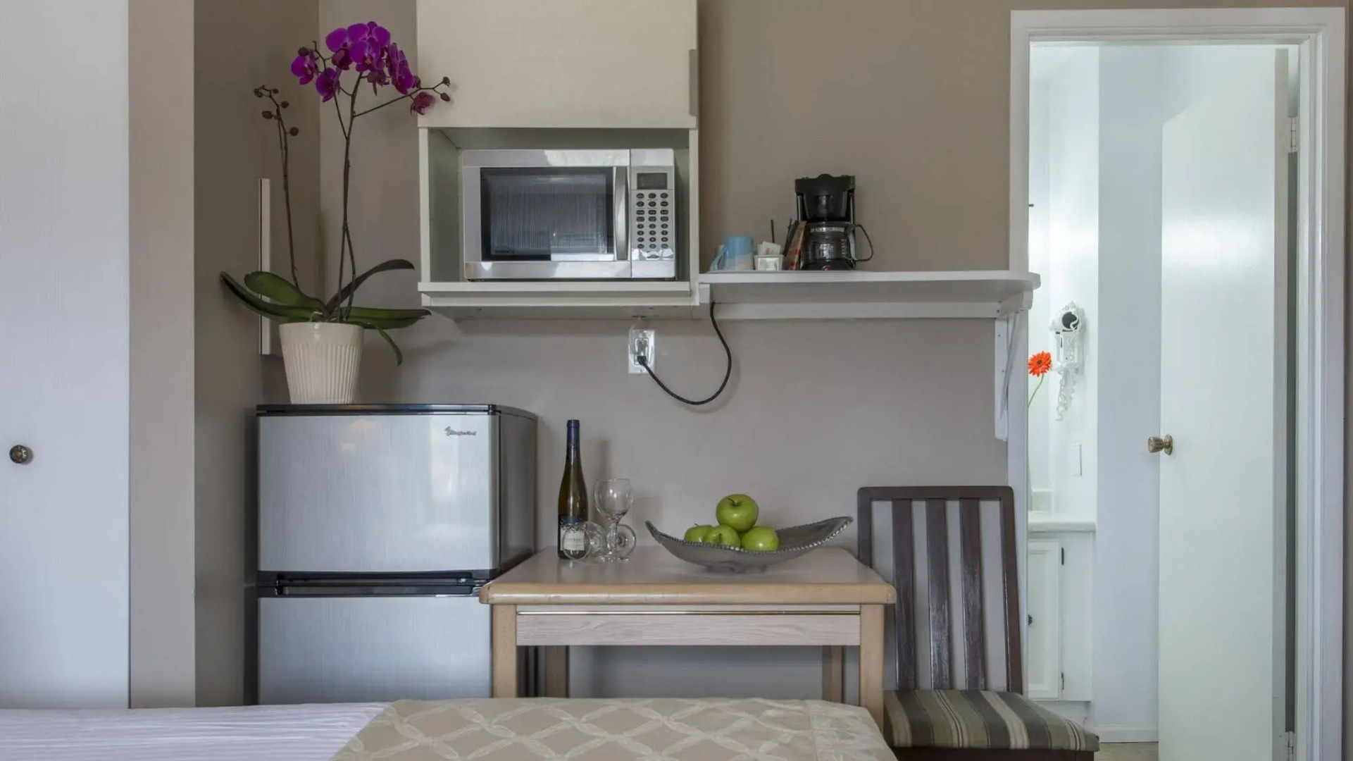 Maple Leaf Motel Inn Towne