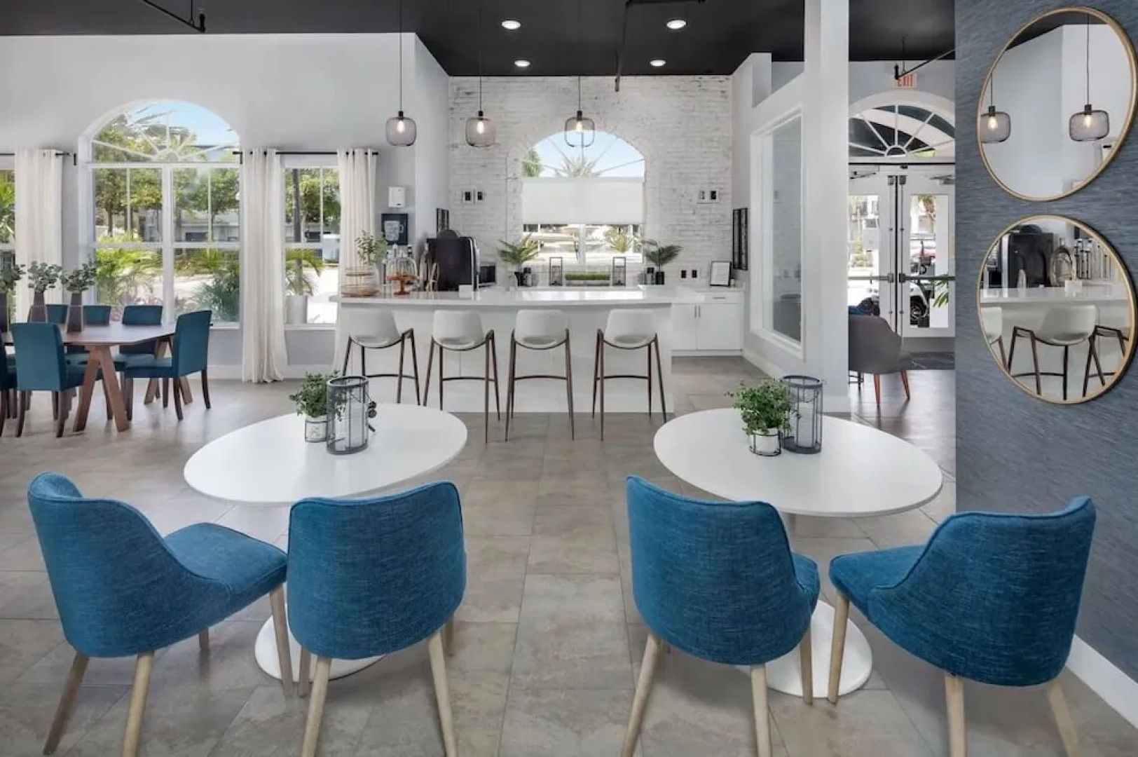 Contemporary 1br, In Unit Washer/dryer, Free Parking With All Amenities! 1 Bedroom Apts