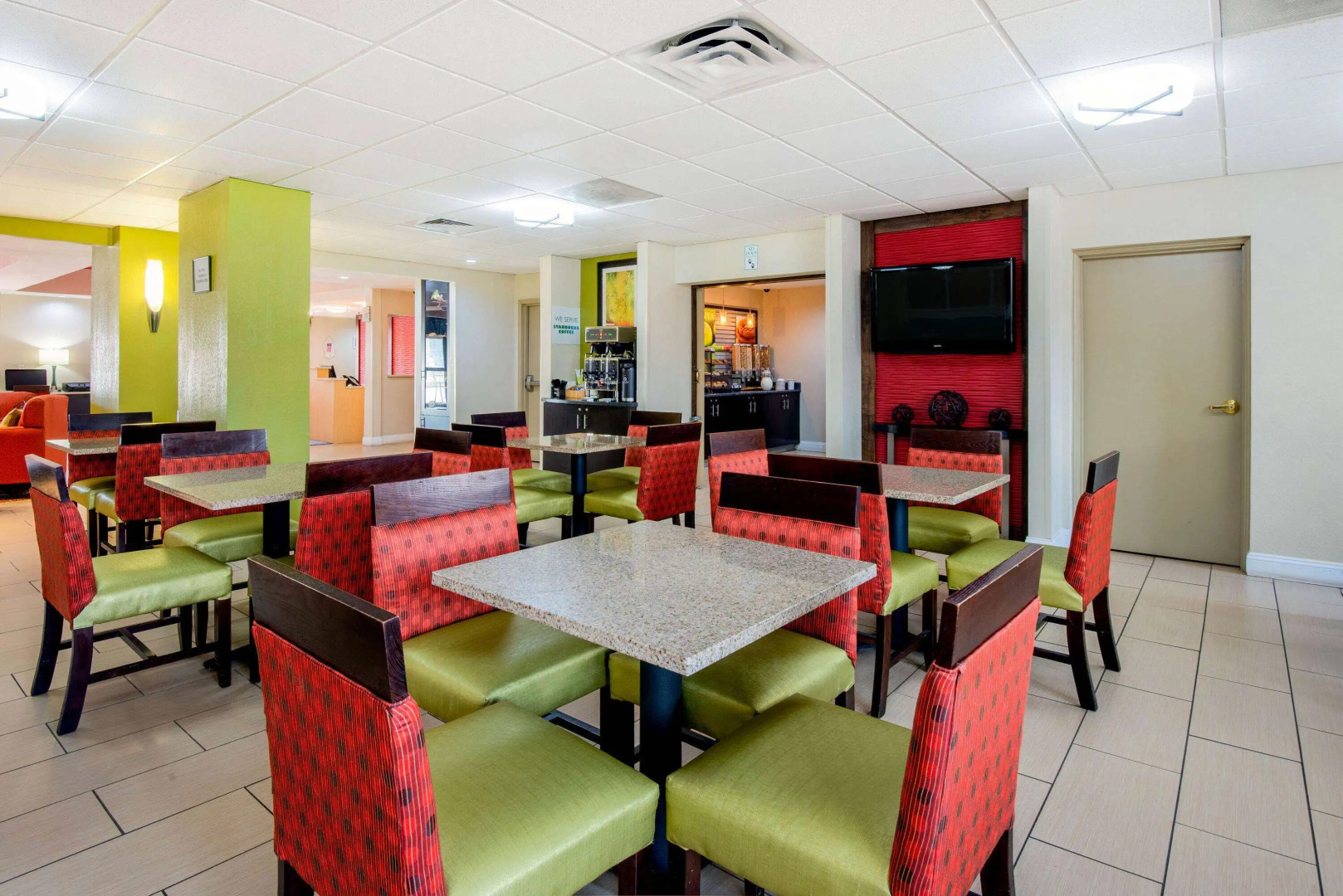 La Quinta Inn & Suites by Wyndham Elkview - Charleston NE