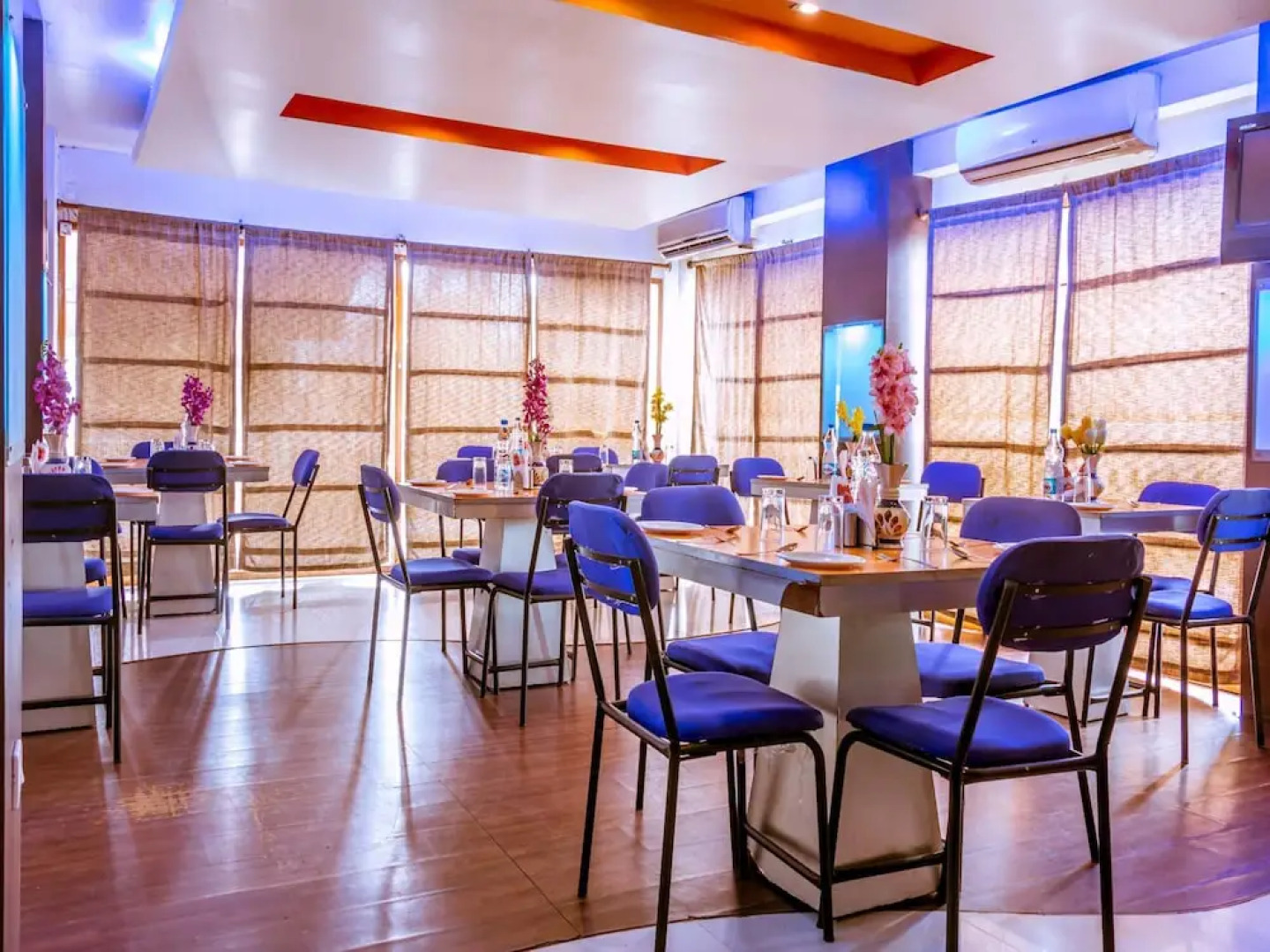 OYO 2653 The Orange Hotel