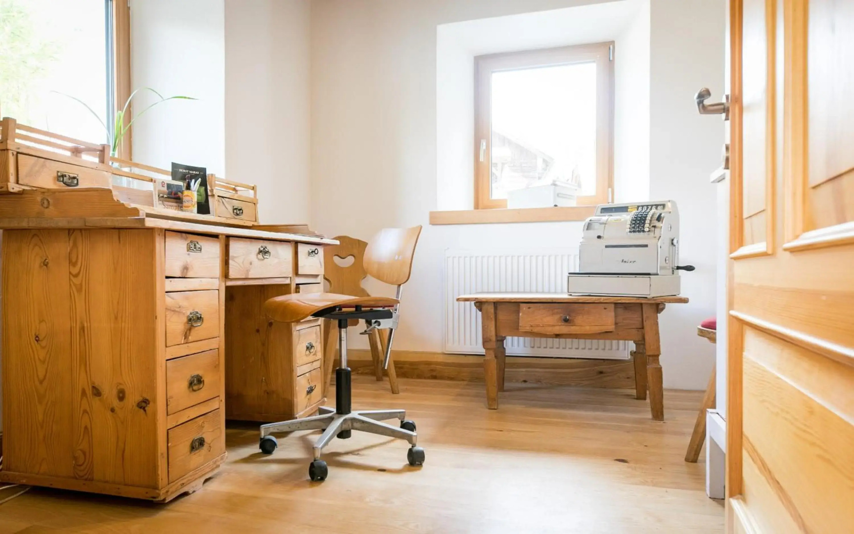 Chalet Green Pastures, romantic country side farm with pool near Salzburg