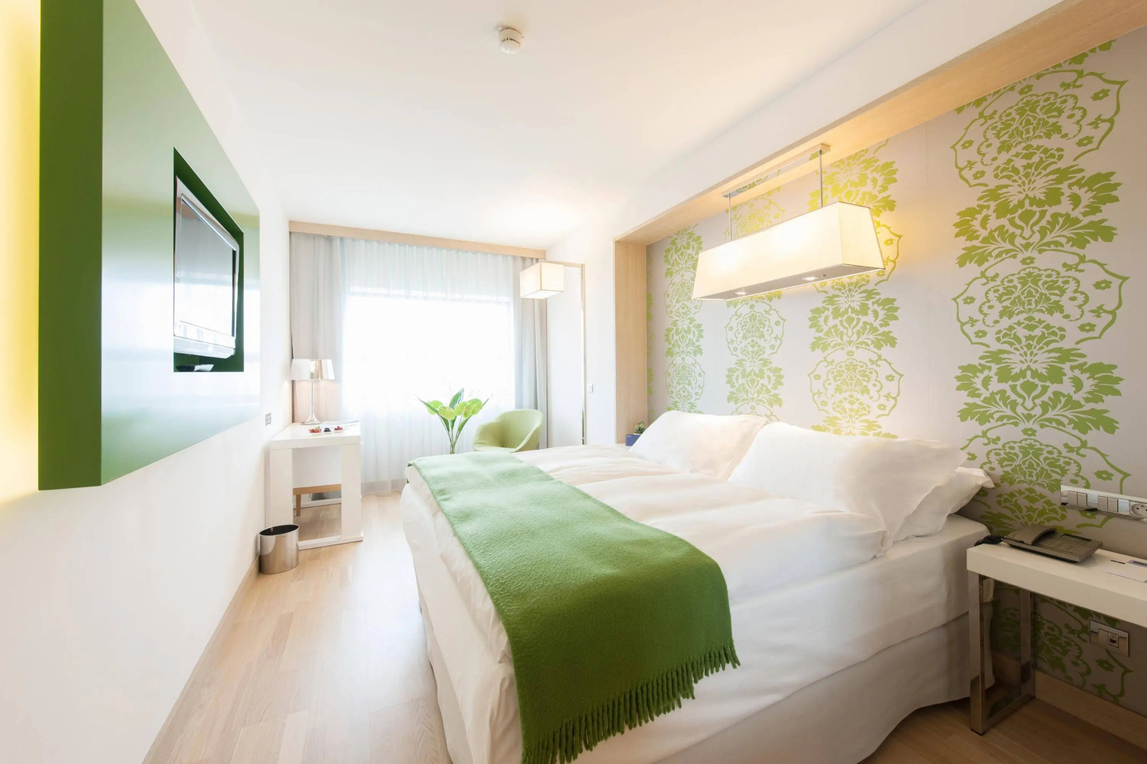 Отель Occidental Praha Five