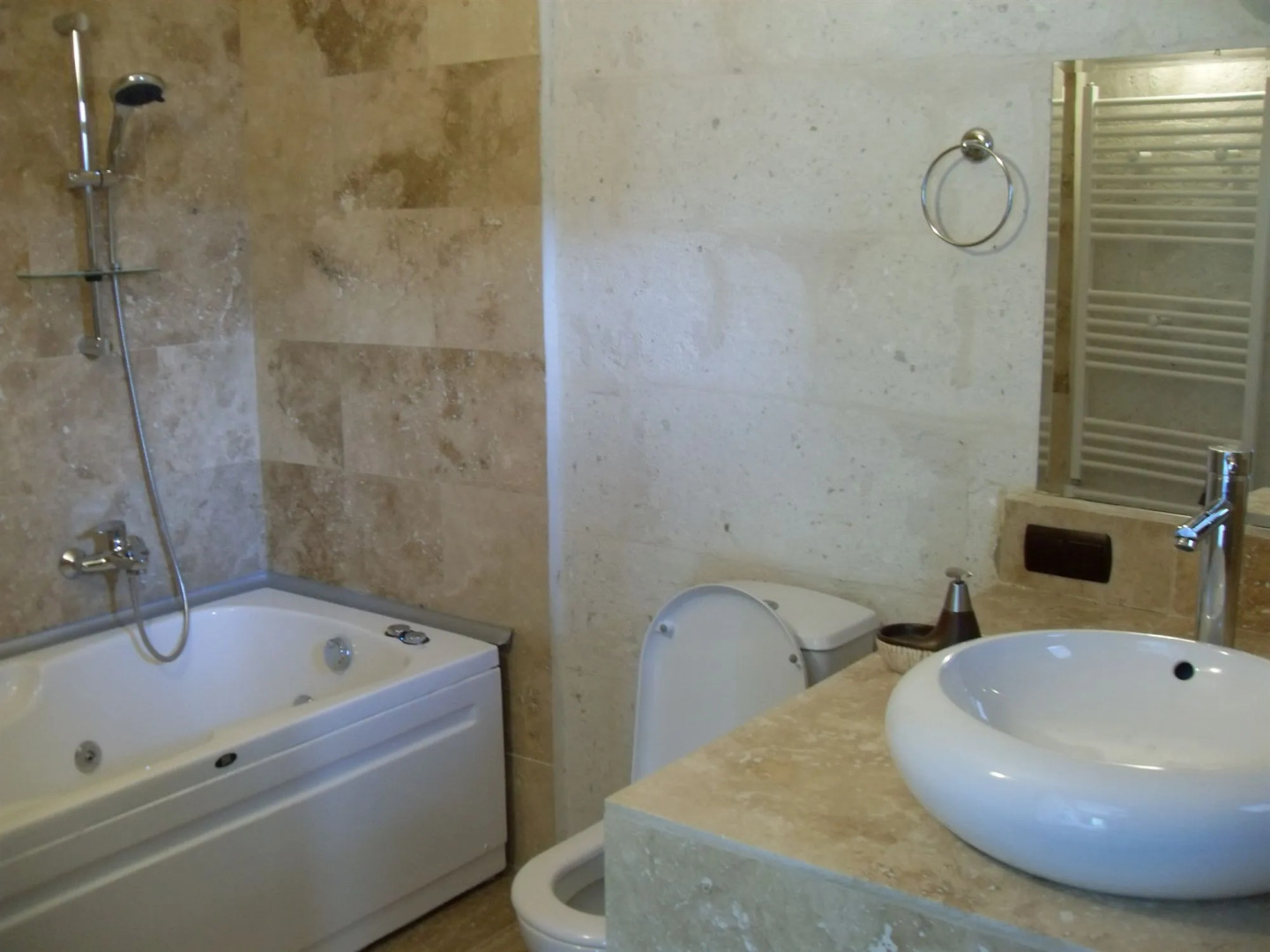 El Puente Cave Hotel