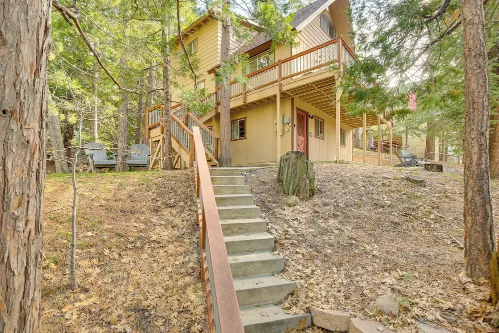 Woodsy Lake Arrowhead Cabin w/ Fire Pit Table
