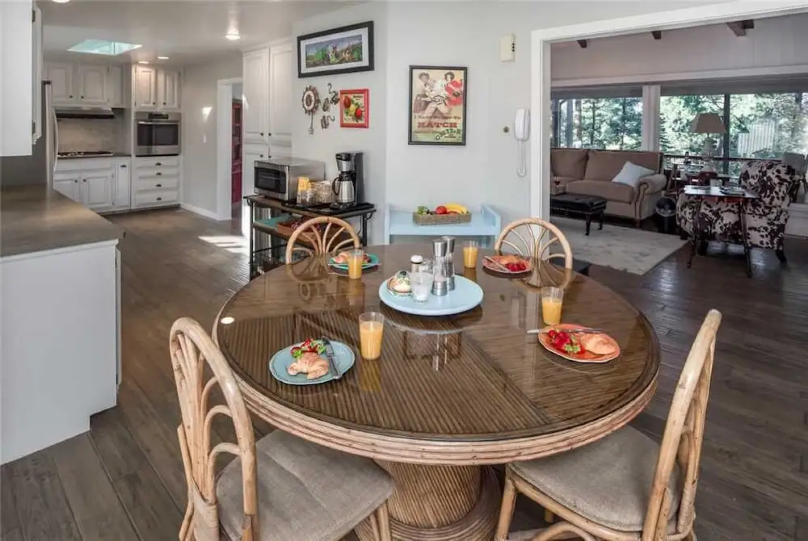 Hill Top Mountain View - Four Bedroom Cabin with Hot Tub