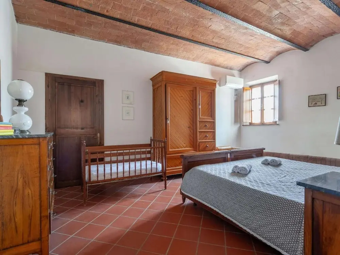 Tuscan Farmhouse in Peccioli with Swimming Pool near Lakes