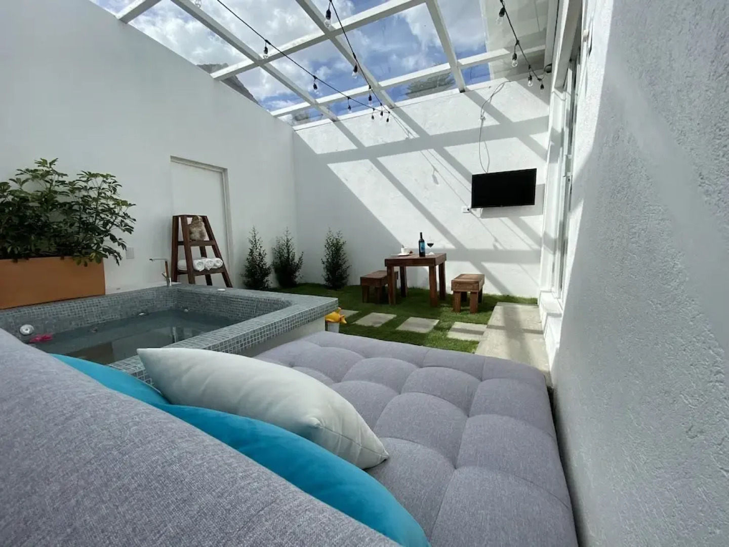 Springhills Quito Airport