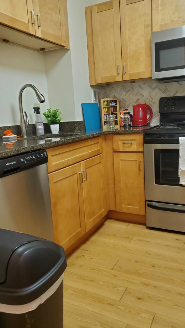 2 Bed with Work From Anywhere Office & Fast Wifi!