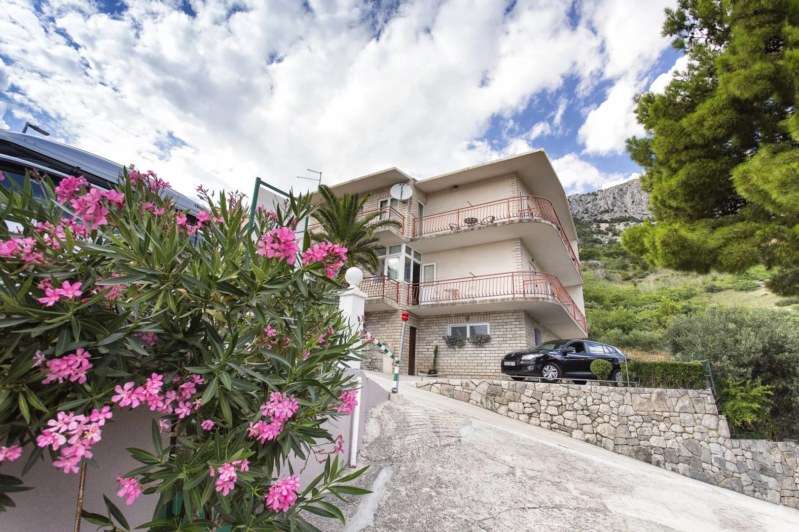 Apartment Rozari - family friendly & sea view: A1-Ivana  Brela, Riviera Makarska