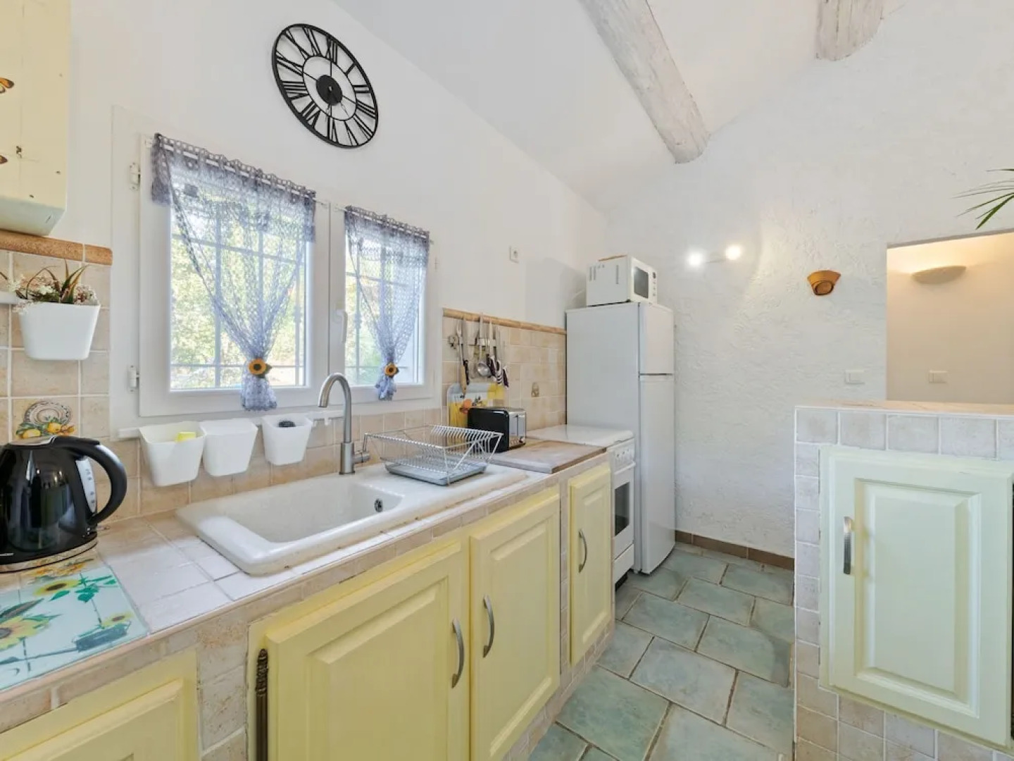 Tastefully Furnished Villa With Terrace, Private Swimming Pool Near of Lambesc