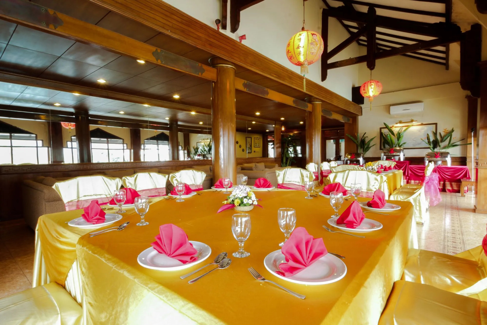 Royal Hotel and Villa Batu