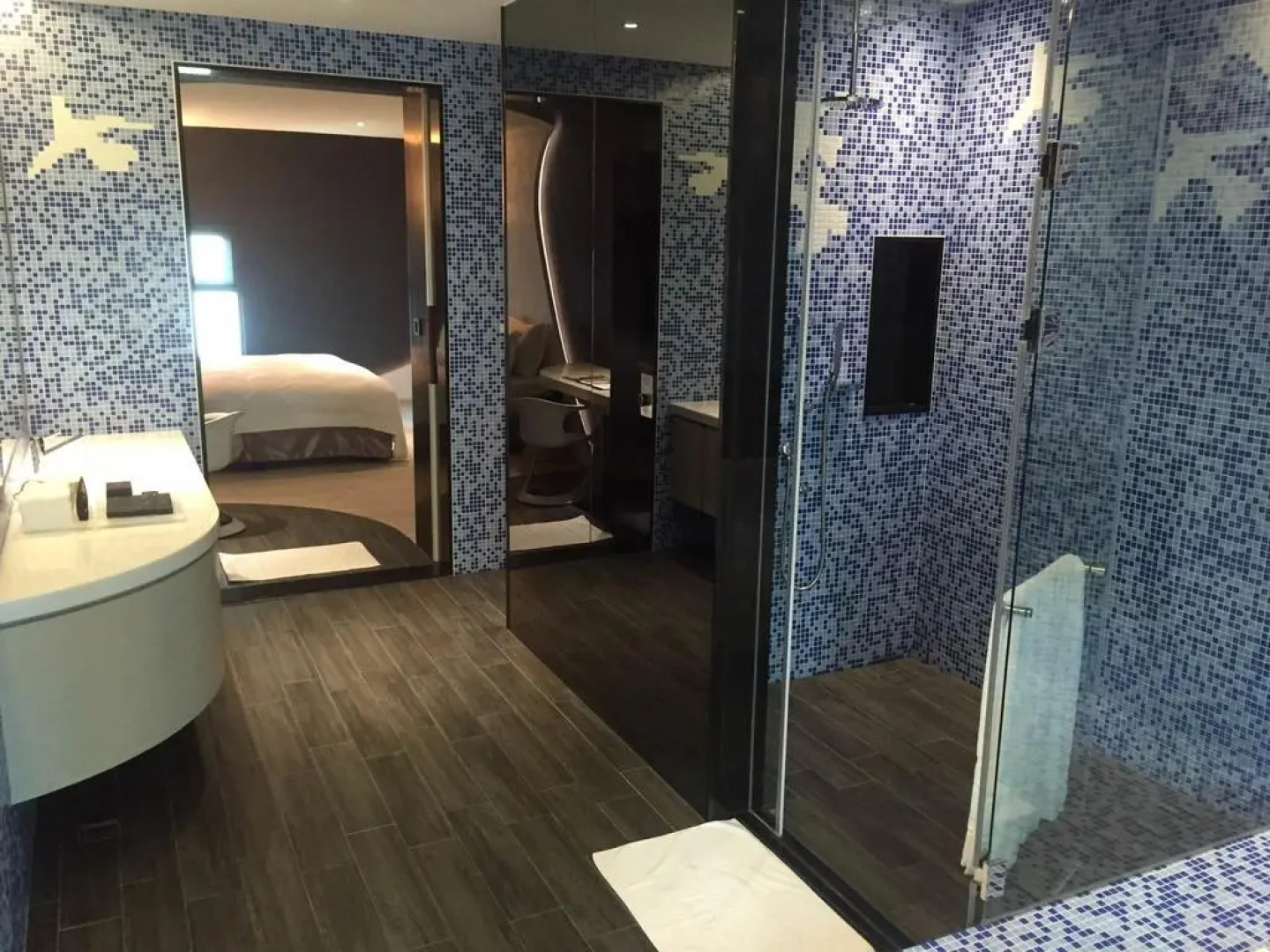 ALL-UR Chain Boutique Motel