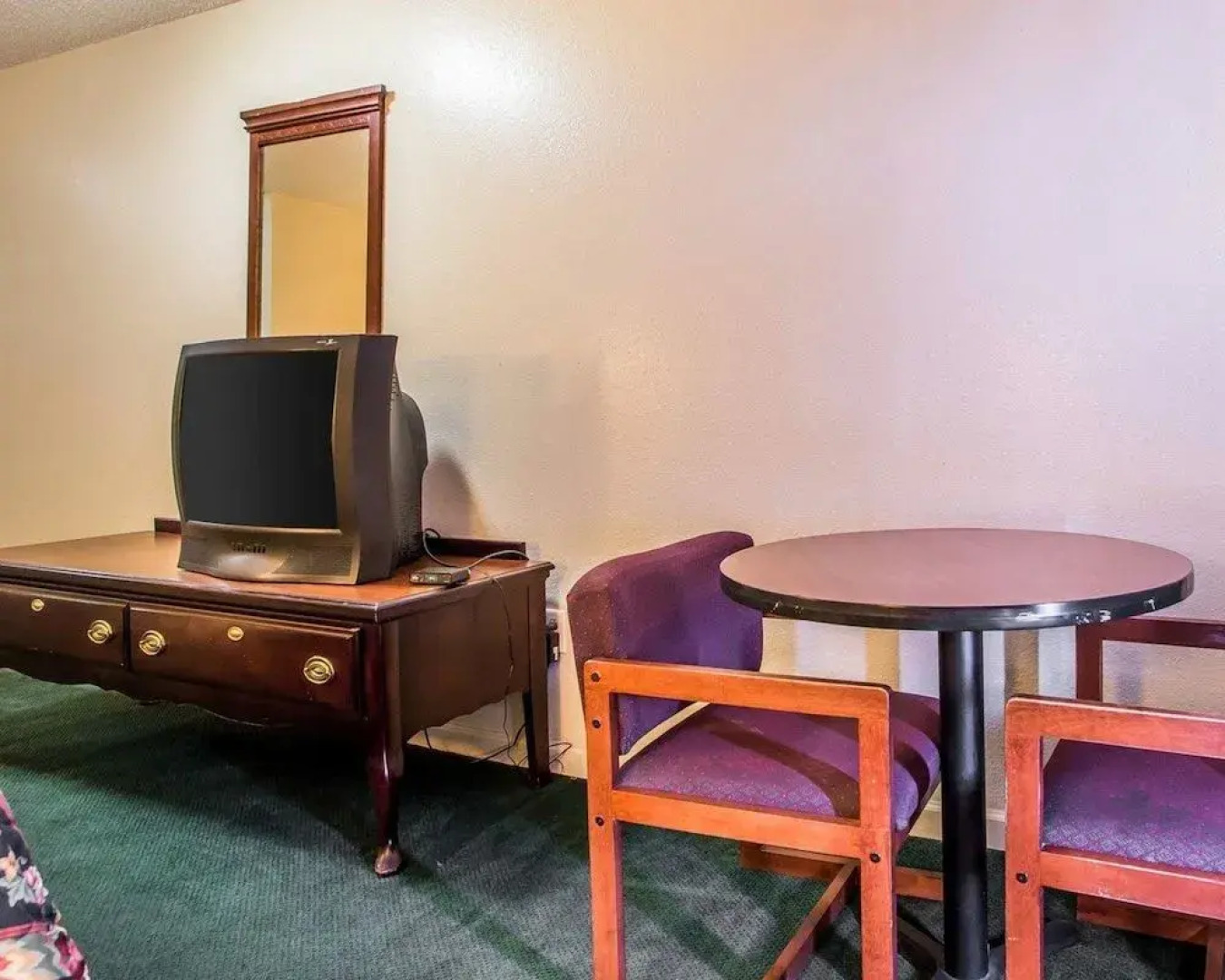 Econo Lodge Inn & Suites Granite City