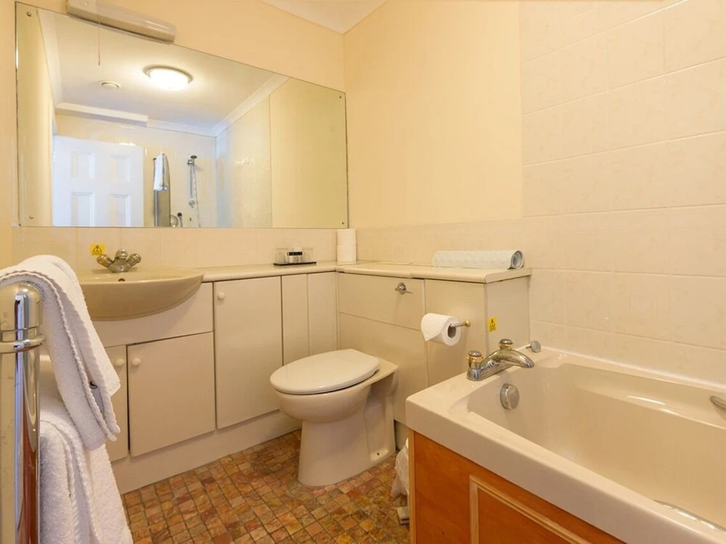 The Woodside Hotel, Aberdour. Exclusive Use