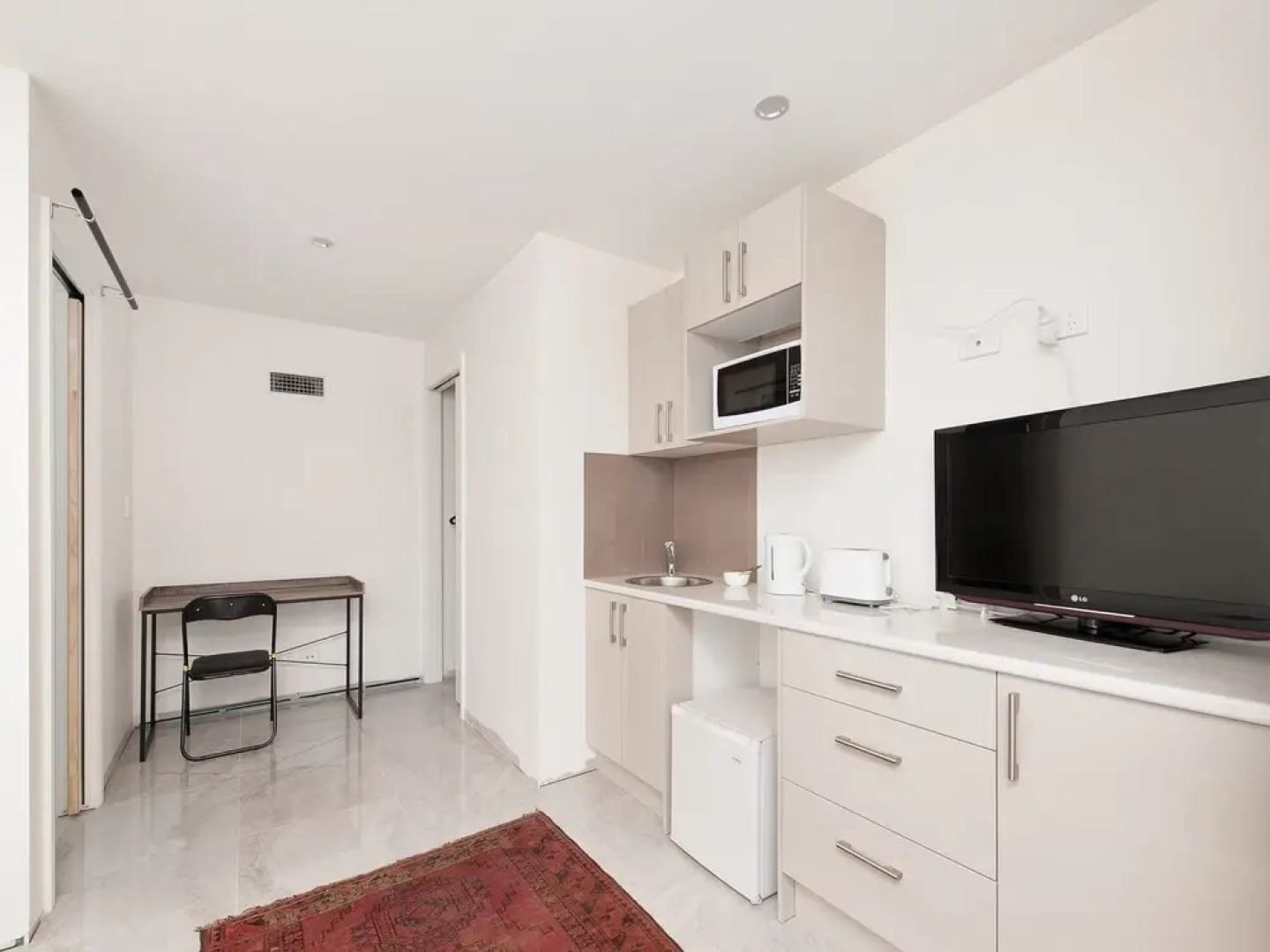 Emerald Studio Room 1 Seagrass Circuit