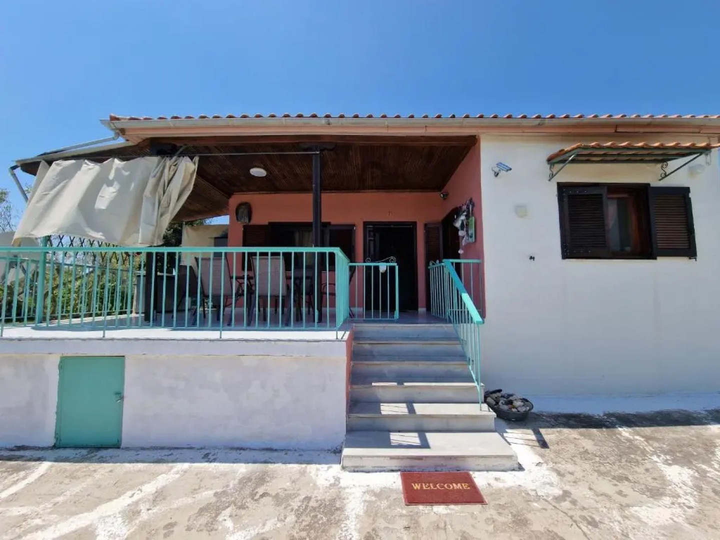 Cheerful 2 bedrooms home near the beach with parking and garden