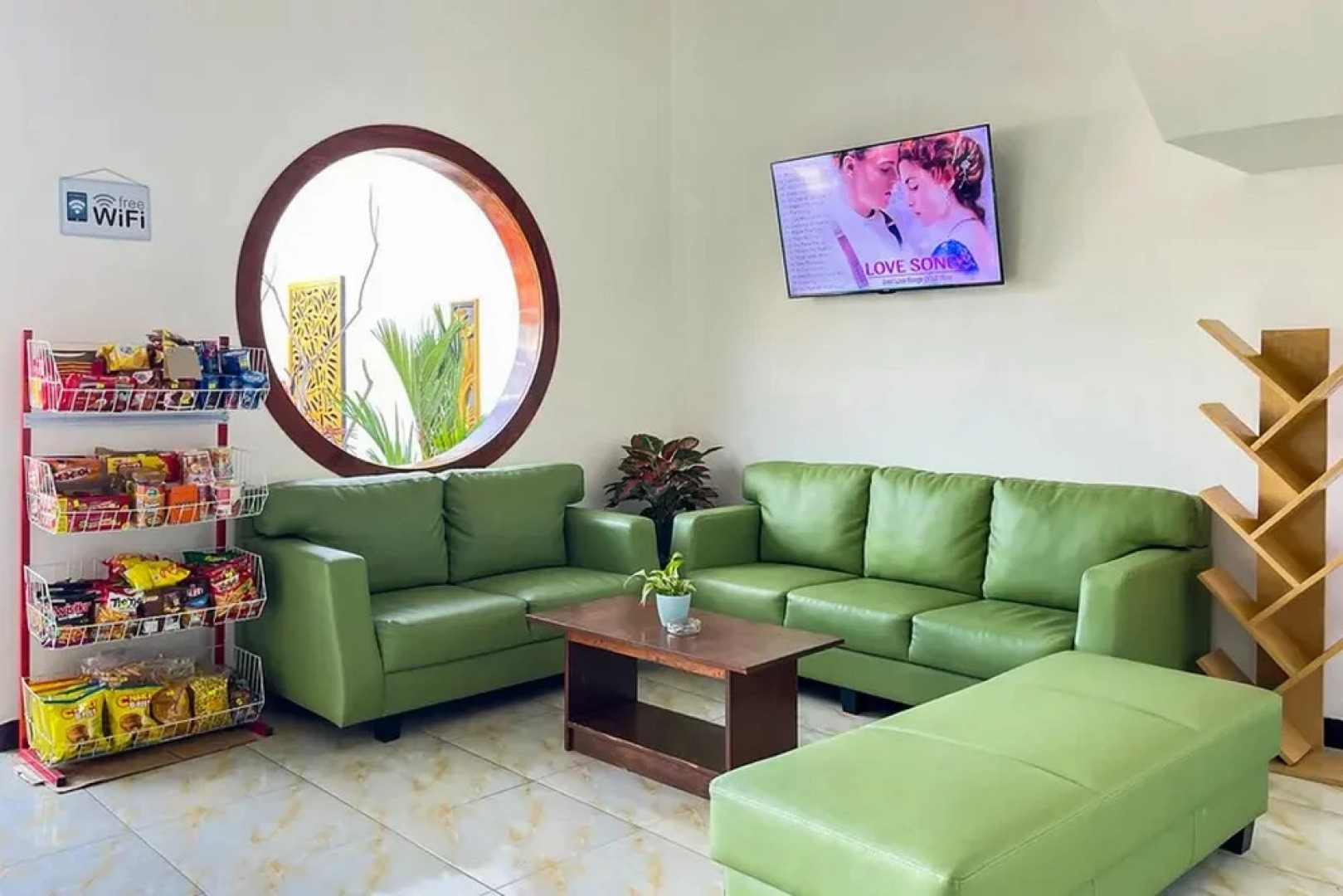 Urbanview Hotel Sakura Kampung Inggris Pare by RedDoorz