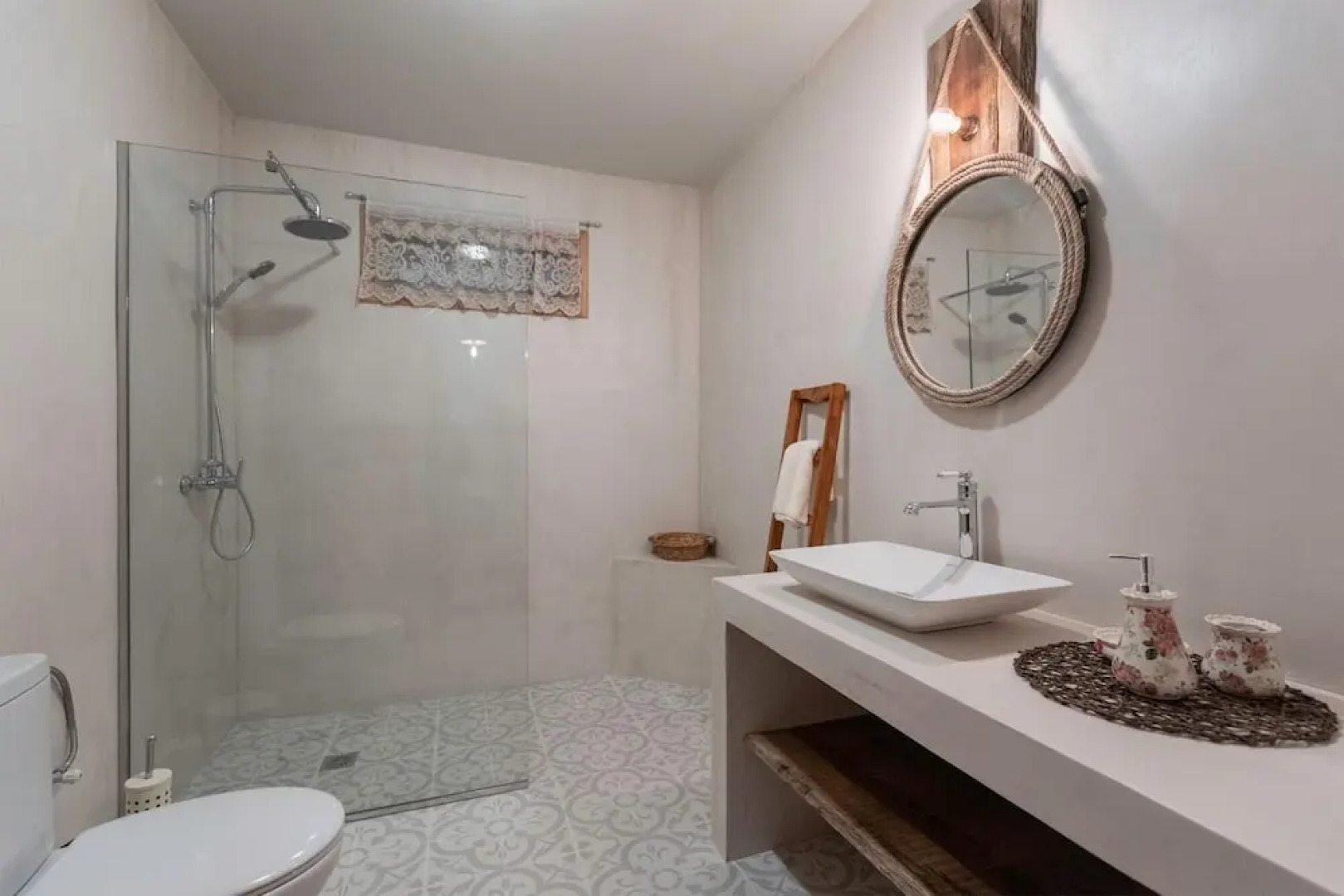 Rose Traditional House