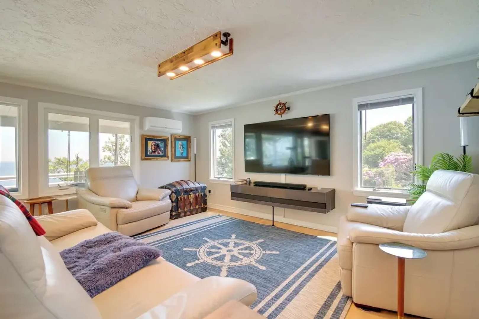 Bayfront Home w/ Deck - 4 Mi to Downtown Plymouth!