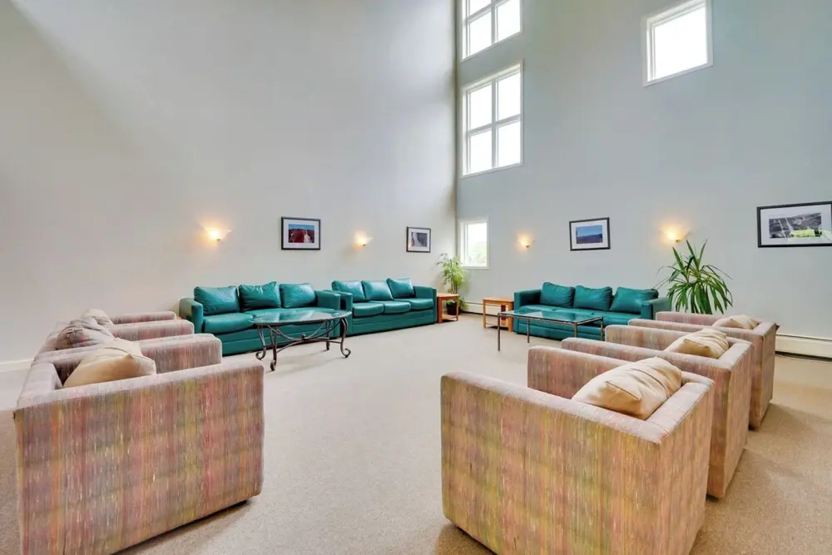 Ski-in/ski-out Magic Mountain Condo w/ Deck!