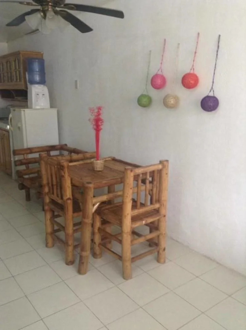 Johnnil's Tourist Inn