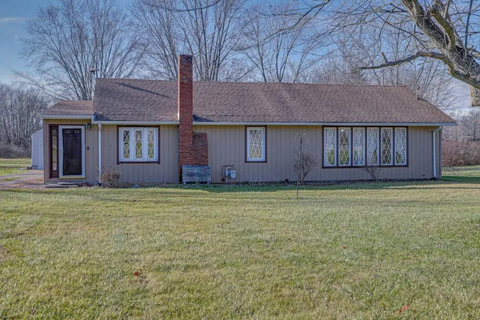 Quaint Youngstown Home ~ 2 Mi to Boardman Park!