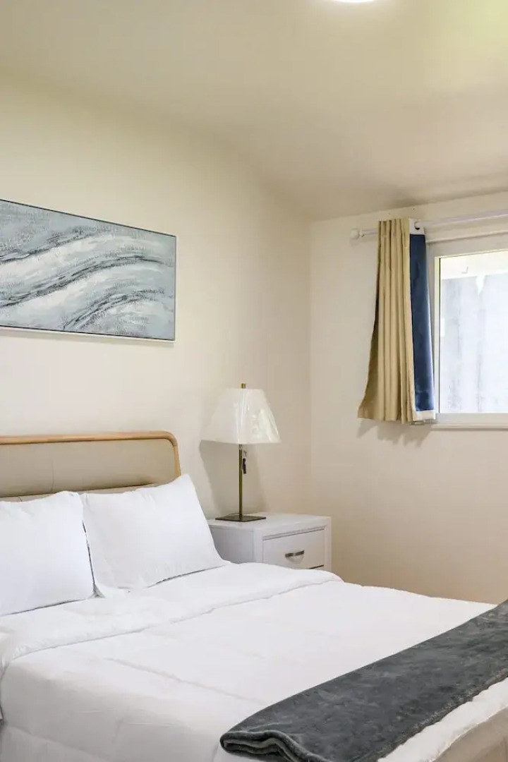 Perfect Family Home With Fireplace Spacious Yard