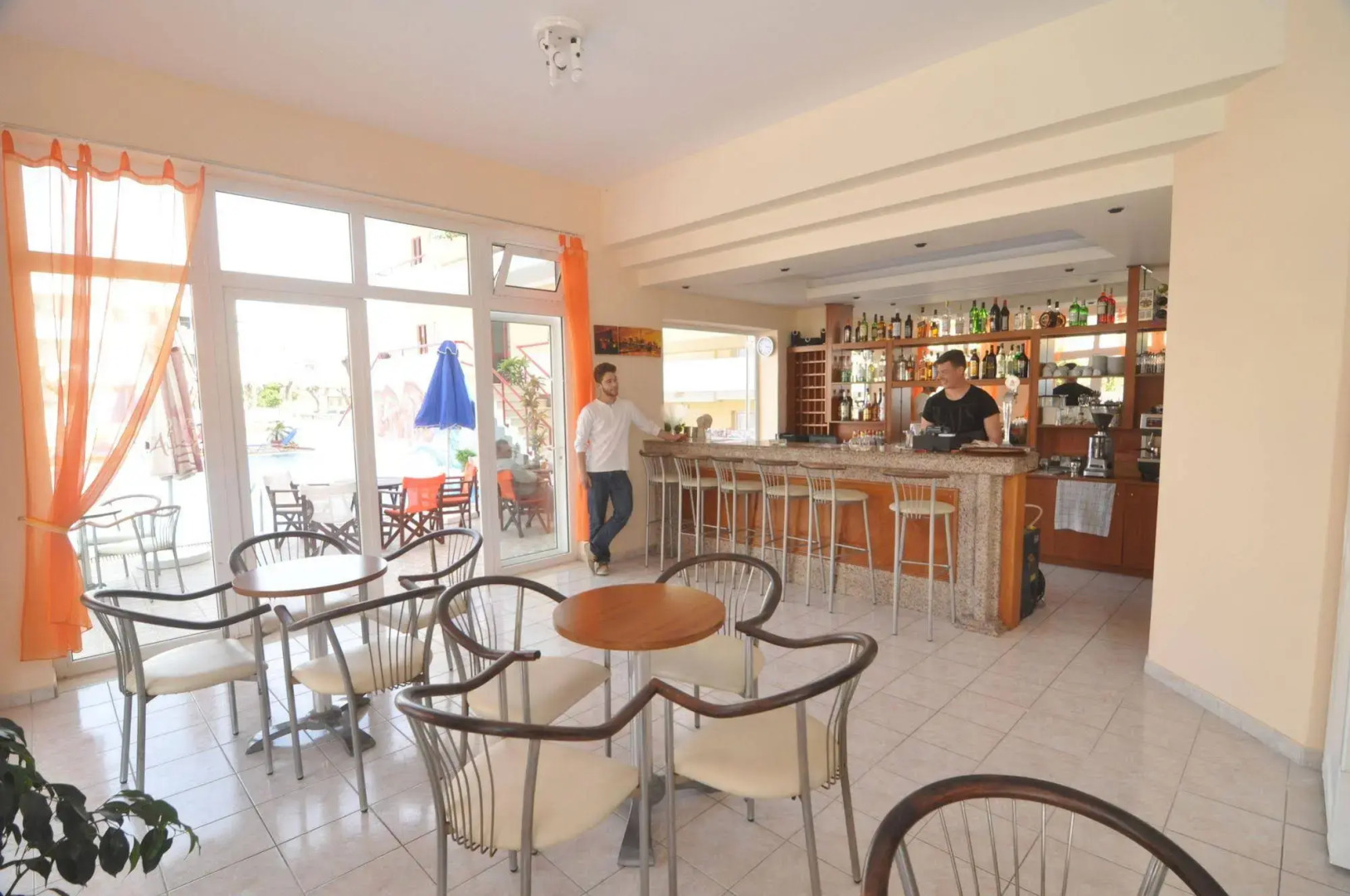 Erato Studios & Apartments