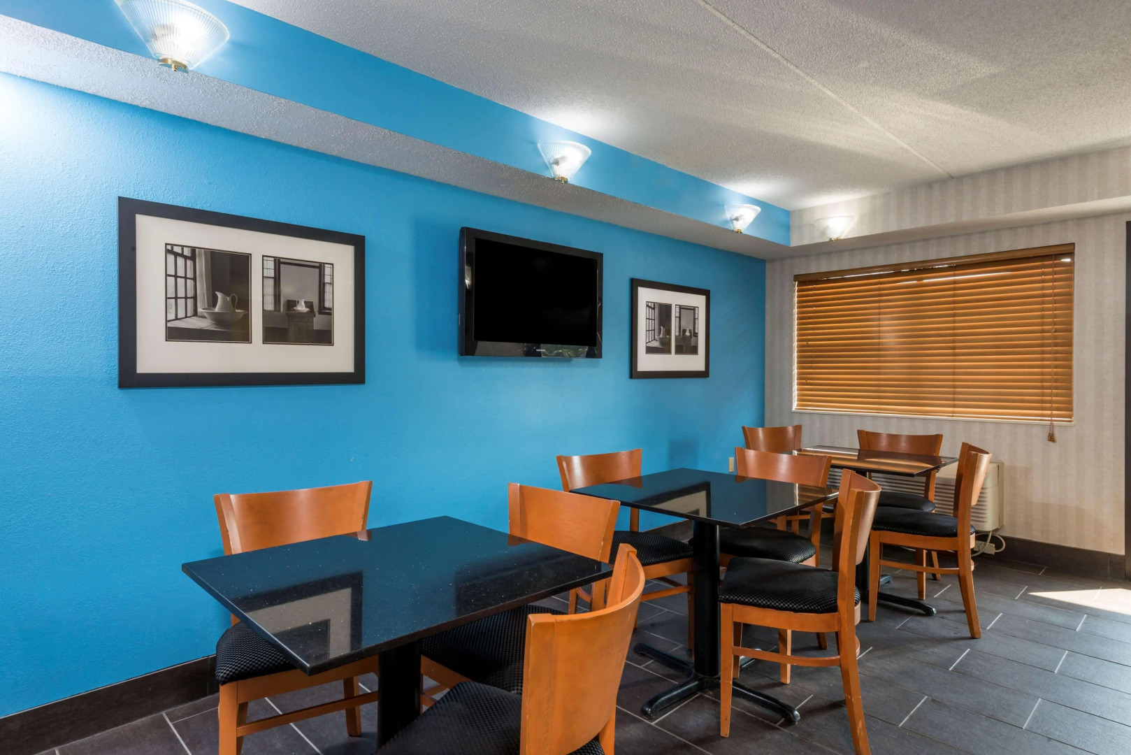 Days Inn by Wyndham Pittsburgh-Harmarville