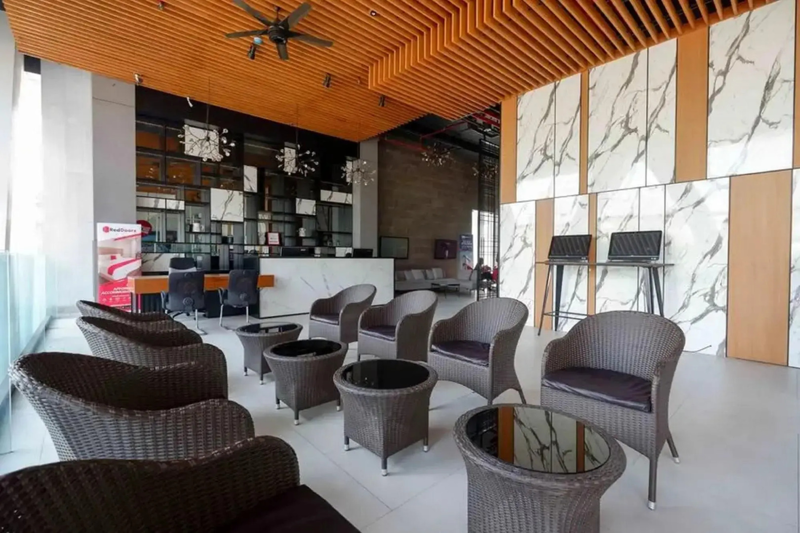 RedDoorz Apartment near Exit Toll Colomadu