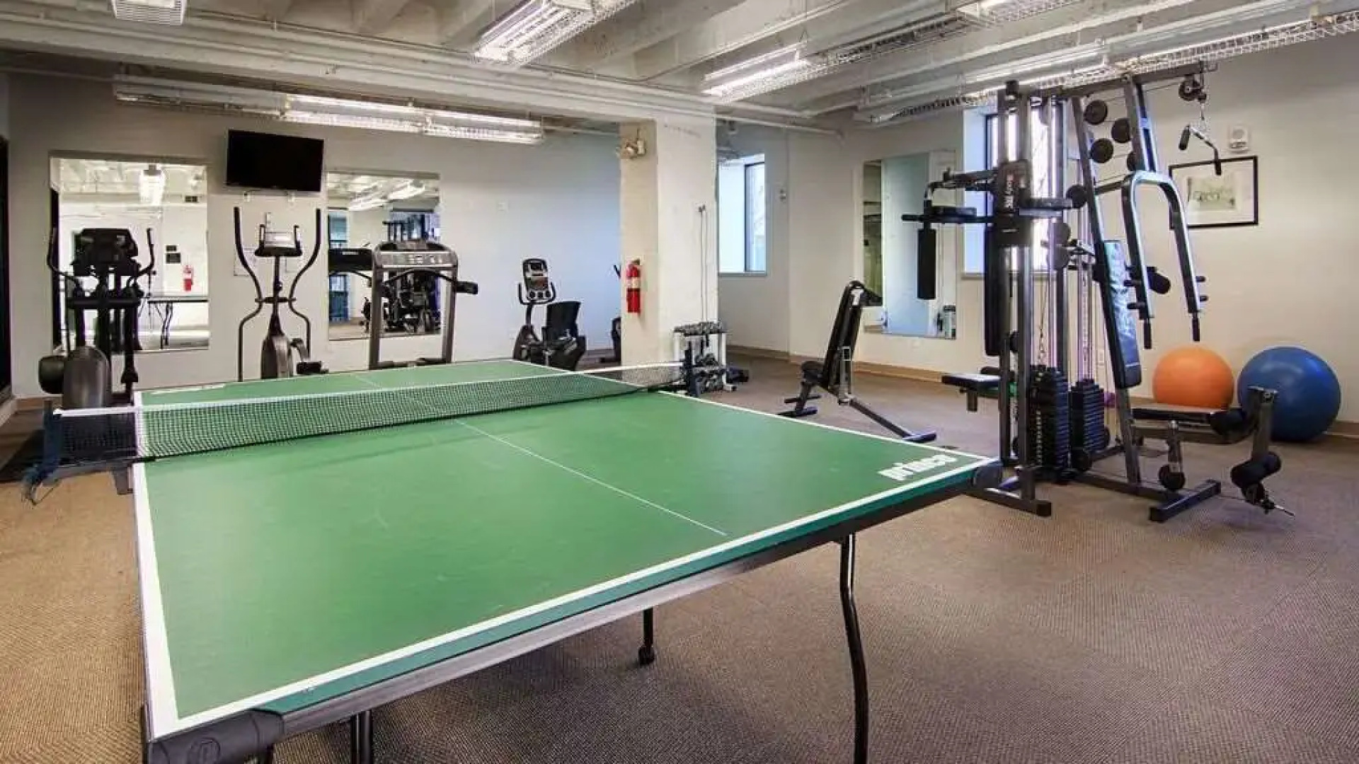 Grand Eastonian Hotel & Suites