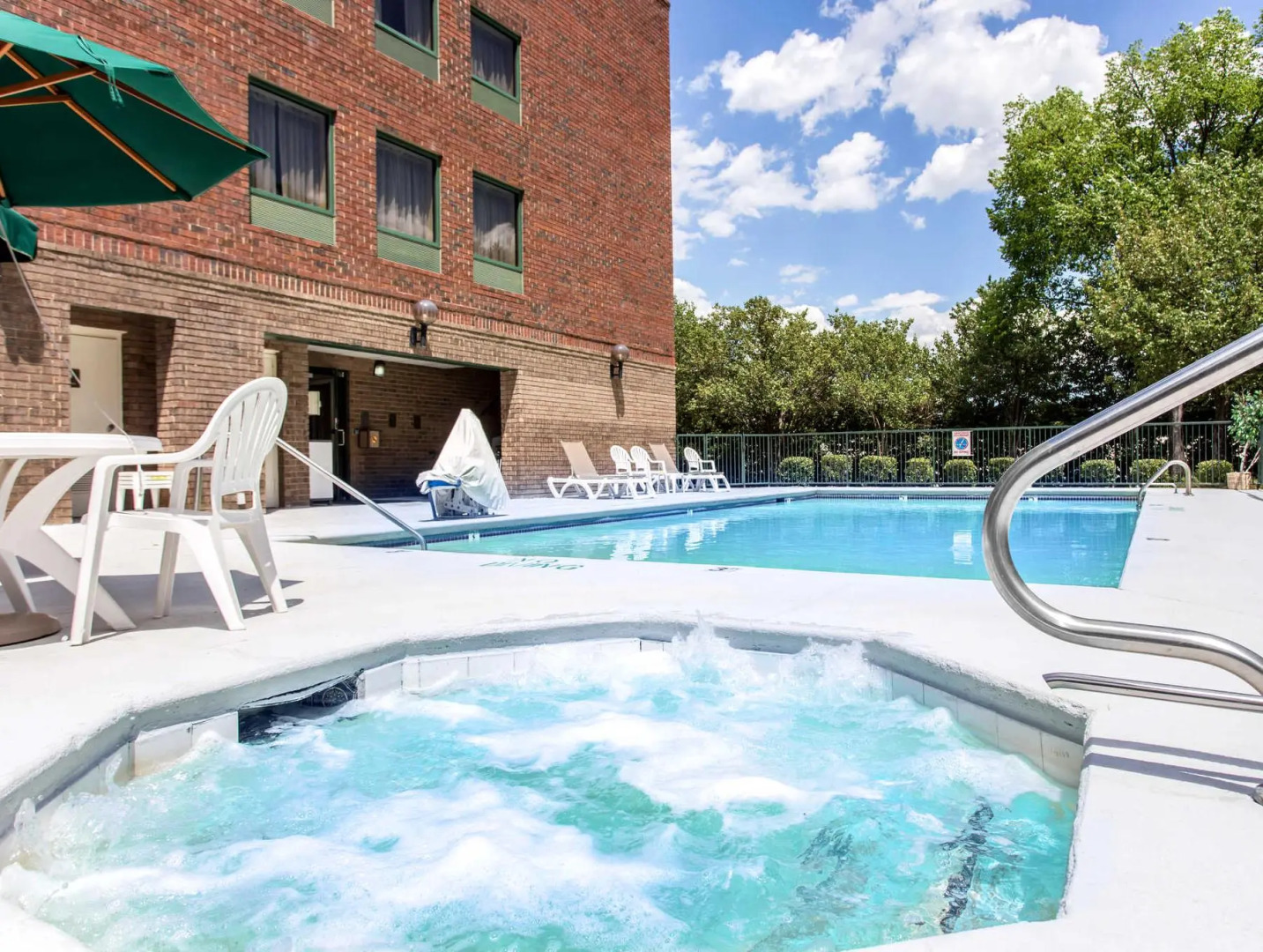 Lake Norman Inn and Suites