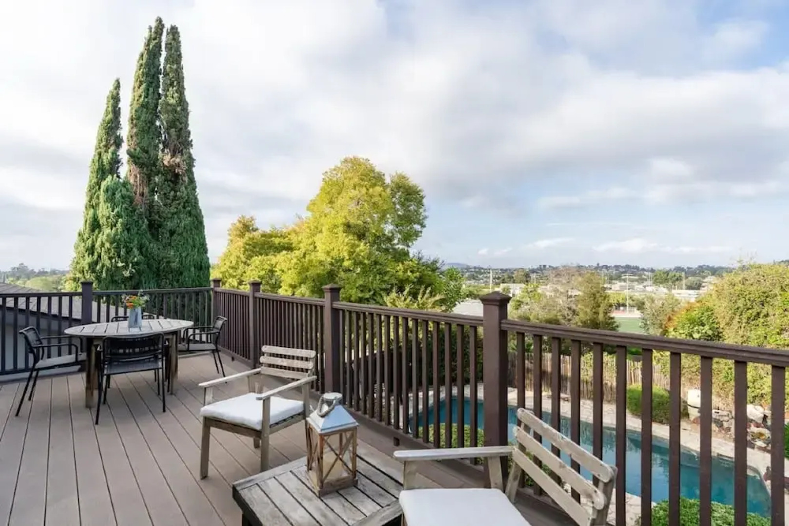 Spacious and Bright 5-bedroom Oasis Pool and Yard