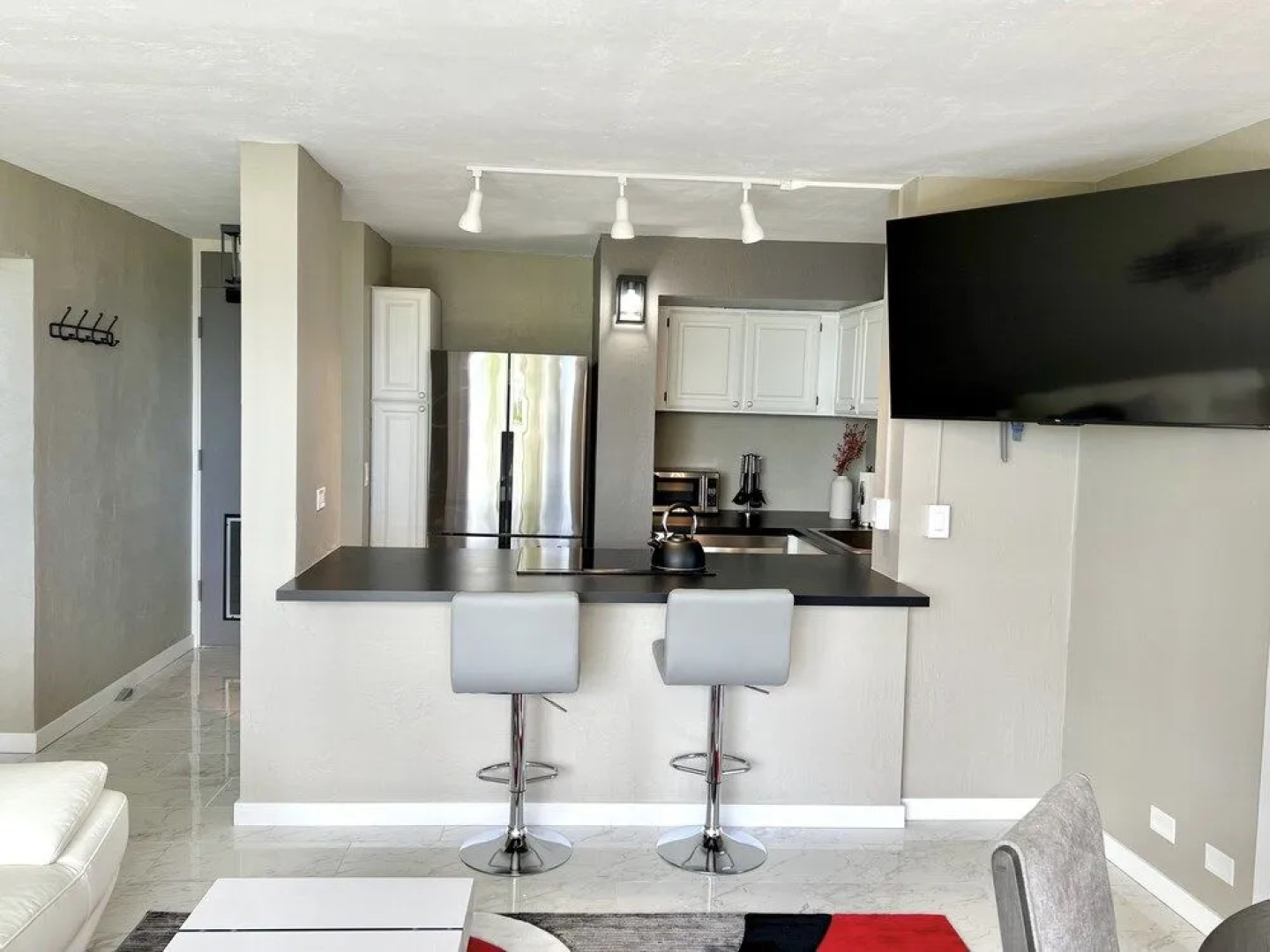 Stunning Views Best location in Hilo 2BR