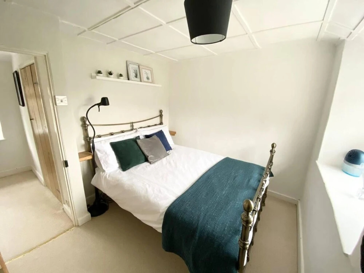 2 Bedroom Cottage - Sleeps 4 - Wifi, Fireplace