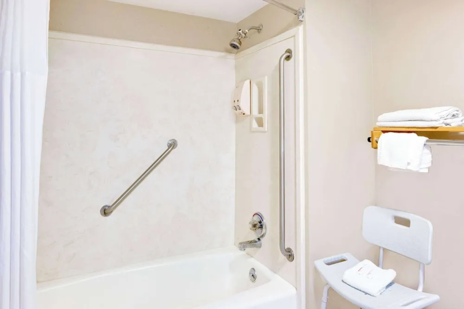 Days Inn And Suites Starkville