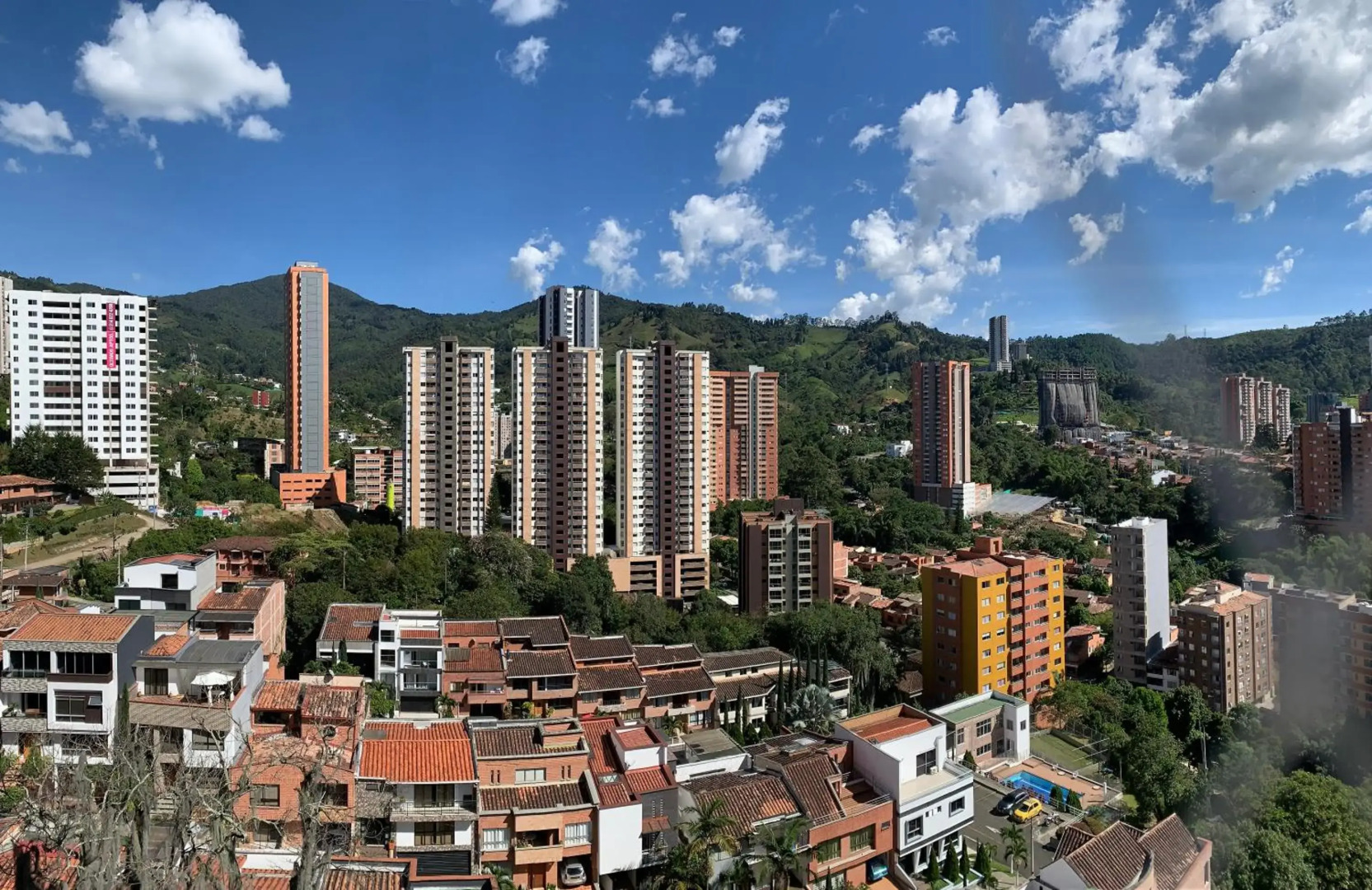 Sabaneta, apartment, Parking, Pool & with club in the sky!