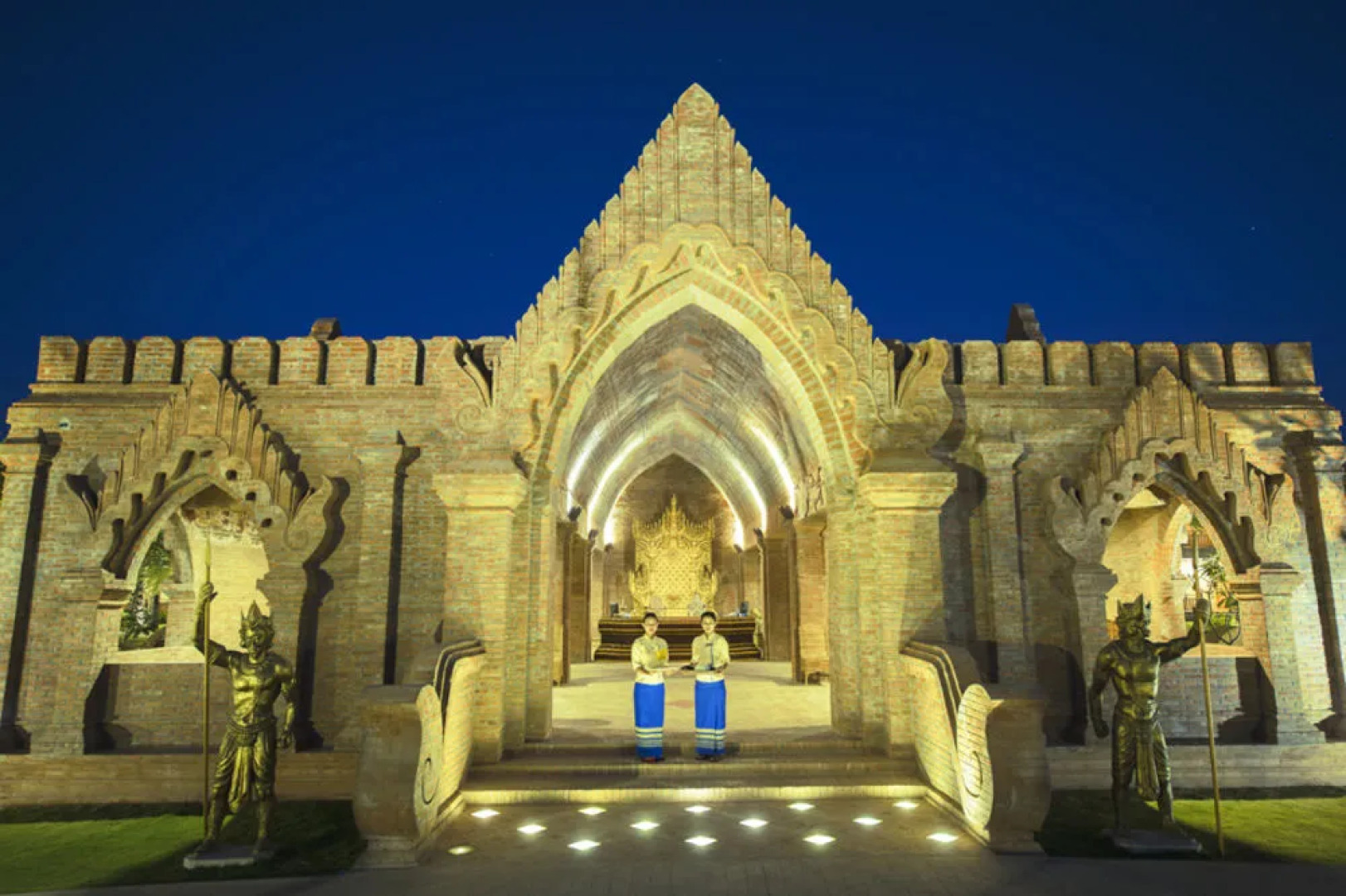 Famous Hotel Bagan 2