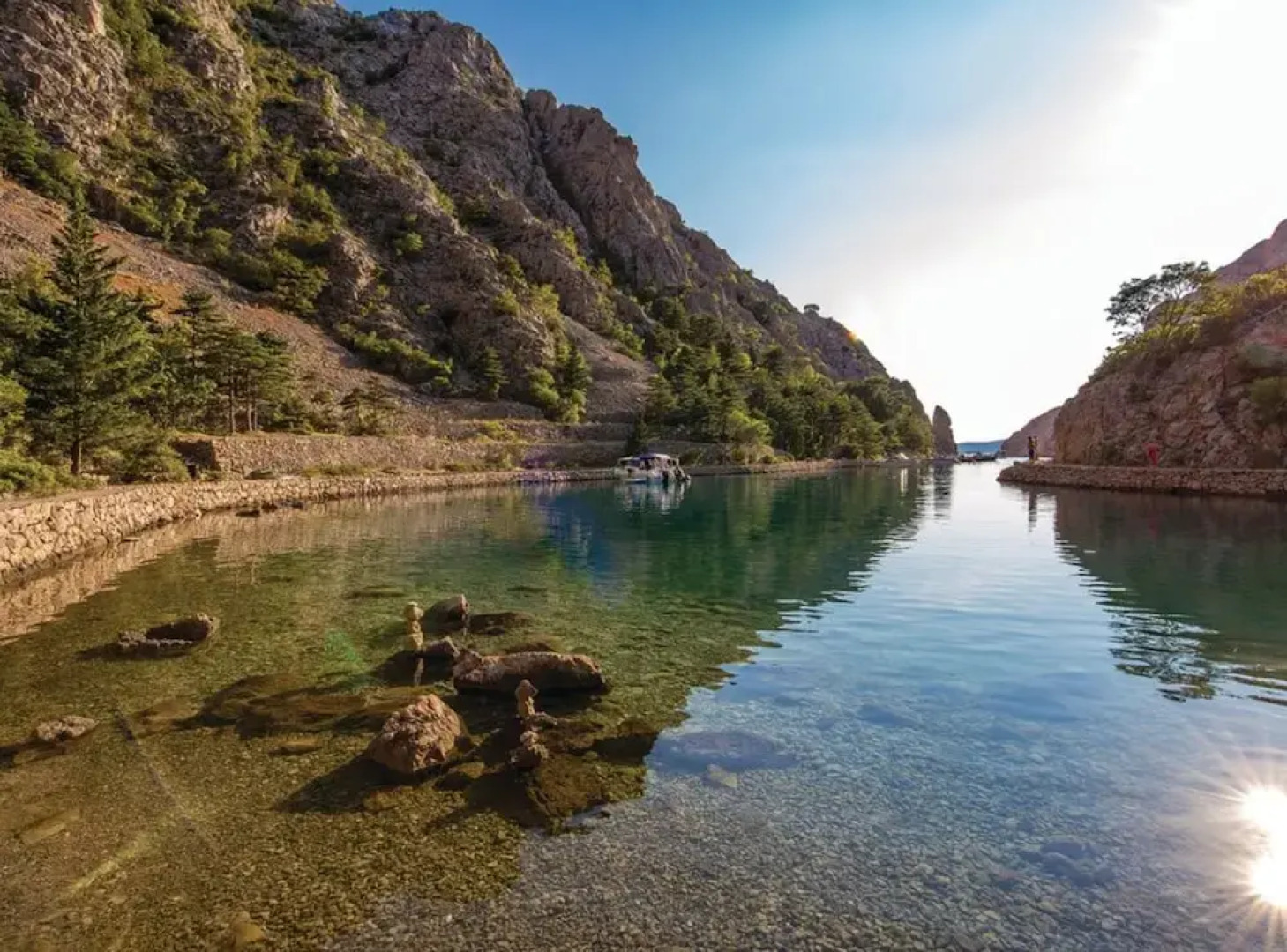 Sunny Beachfront Jablanac Apartments