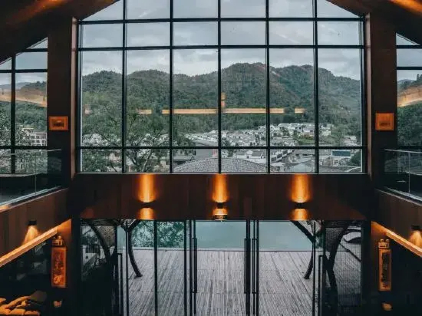 Zizai Cliff Hotel