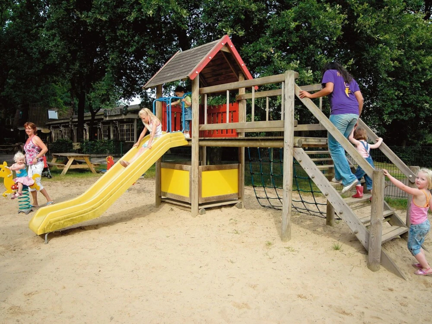 Spacious Home With a Whirlpool and six Bathrooms, in Twente