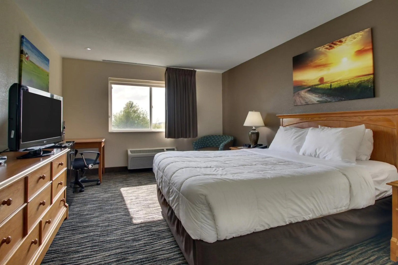 EverSpring Inn & Suites