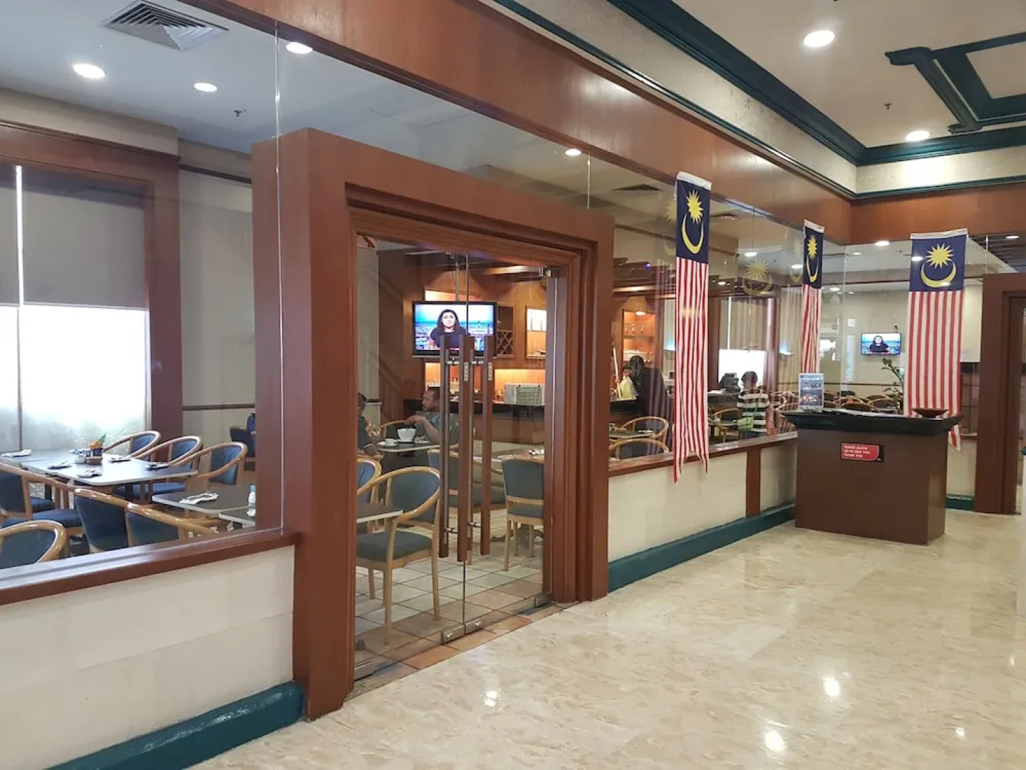 Crystal Private Water Chalet