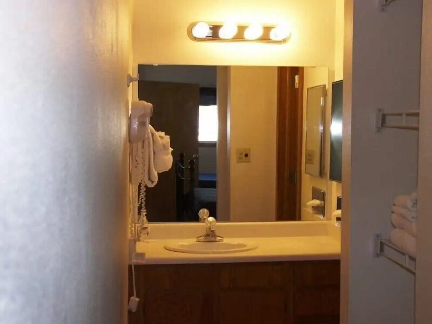 FP202S Foxpine Inn by RedAwning